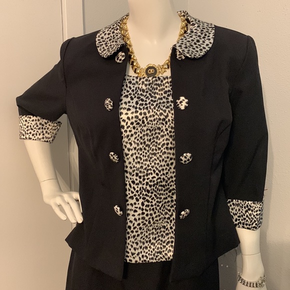 Very nice  3 pieces suit size 8p used once - Picture 2 of 6